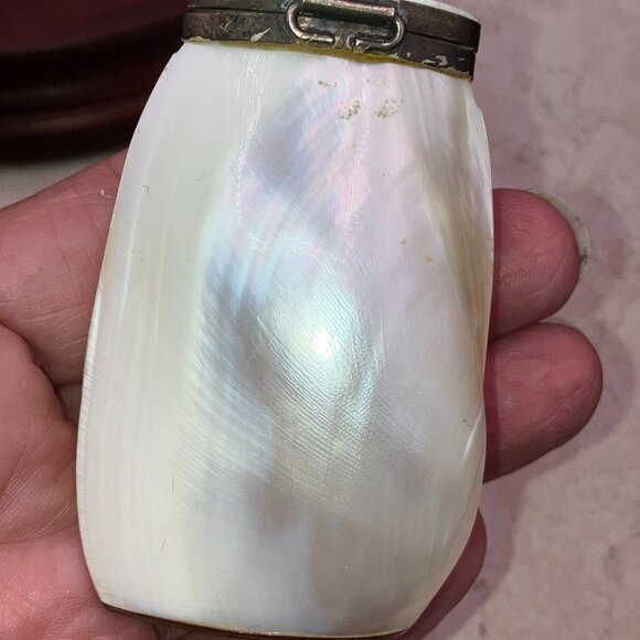 Vintage Two's Company Mother of Pearl Salt & Pepper Shakers Hinged India 1960’s - Picture 2 of 10